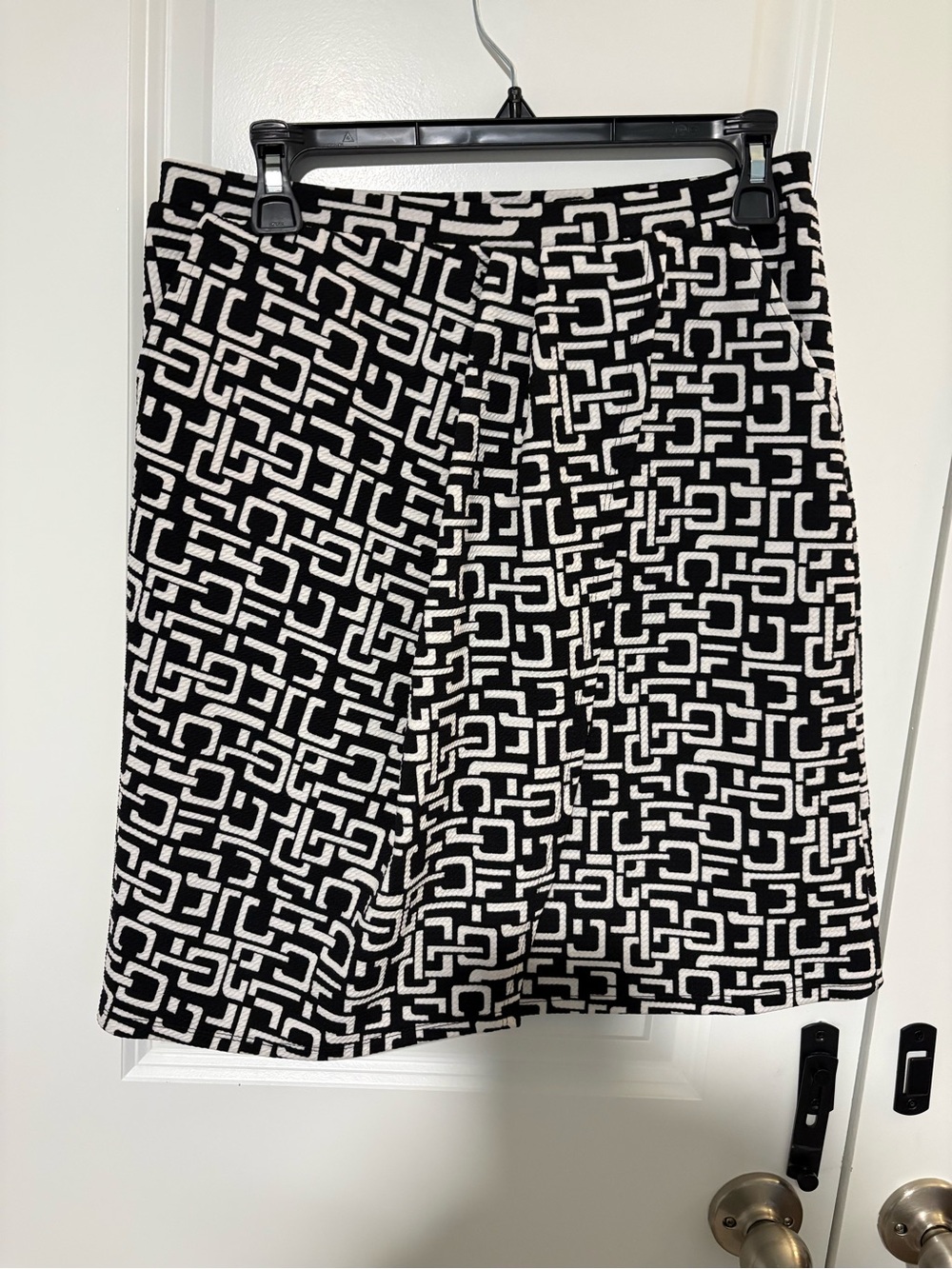 New Directions Black & White Geometric Skirt with Pockets Size Small